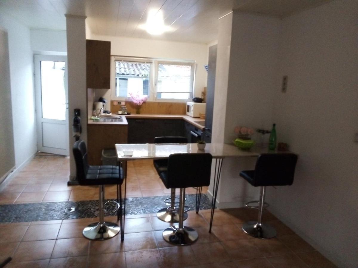 Agreable Maison Avec Cour A 10Min De Liege Herstal Eksteriør billede
